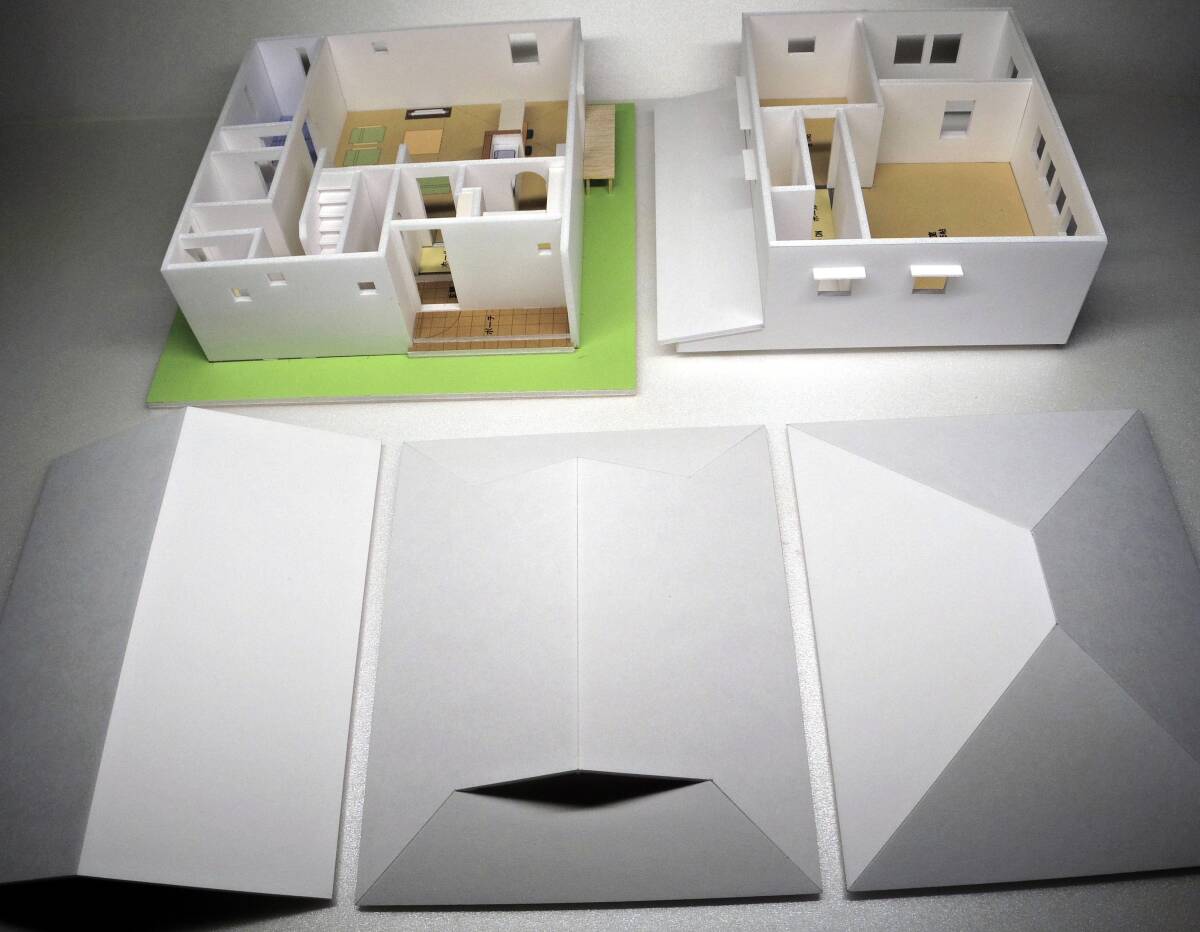 縮尺1/50　建築模型　住宅模型　屋根３タイプ差し替え可　屋根裏収納　模型台のサイズ200×220×高さ170ミリ　ヤマト運輸80サイズ着払い_大屋根３タイプ差し替え可能