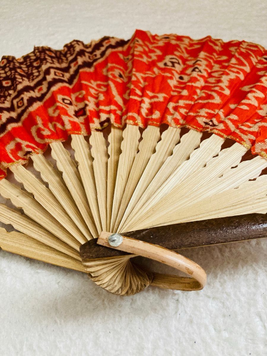 《専用ページ》インドネシア伝統的柄　Batik 木製　扇子　せんす 2点