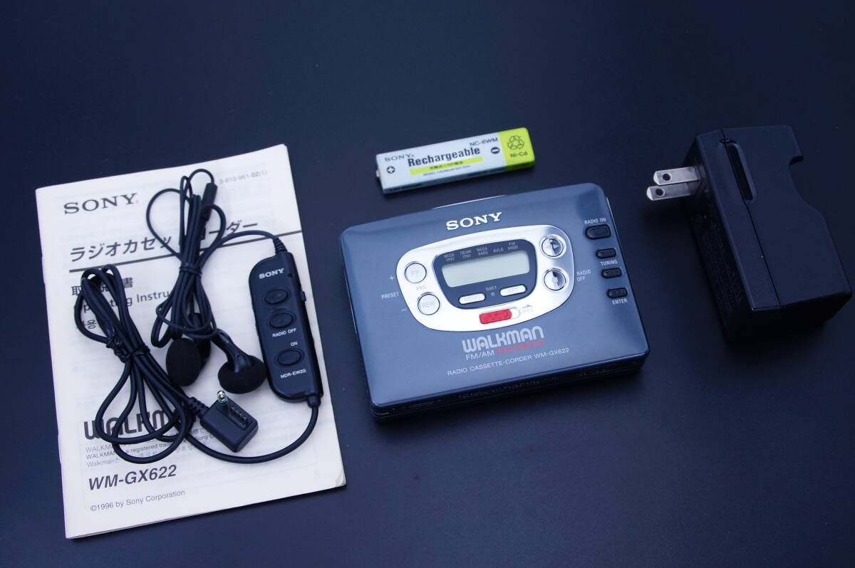 極美品・動作：SONY ソニー WALKMAN FM/AMラジオ 高性能録再機 ポータブルカセットプレーヤー WM-GX622_画像1