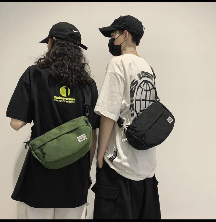  man and woman use shoulder bag black body bag high capacity sakoshu Korea 