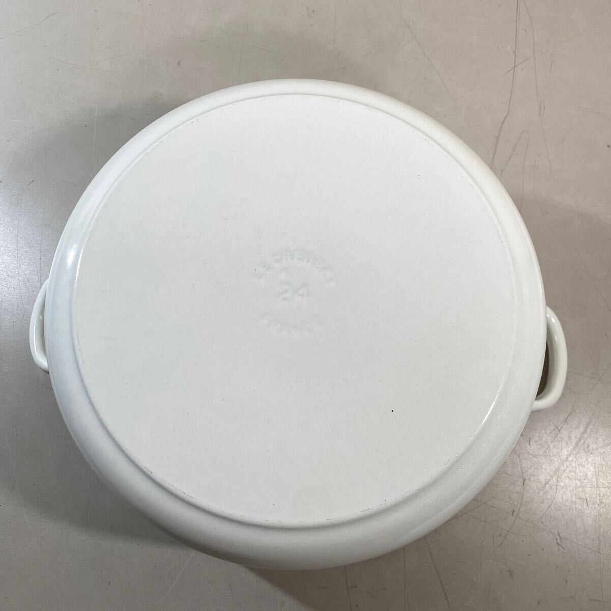 b*★中古品 LE CREUSET ルクルーゼ ココットロンド 24cm 両手鍋 ホワイト ★の画像4