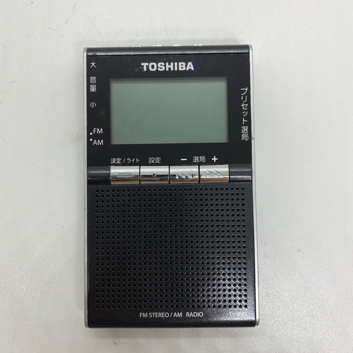 a★中古品 TOSHIBA TY-SPR5 AM/FMラジオ ポケットラジオ ワイドFM★の画像1