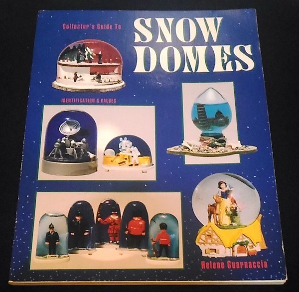 スノードーム　洋書写真集/Collector's Guide to Snow Domes★ミッキーマウス　サンタクロース　ミニチュア　人形　スノーグローブ_画像1