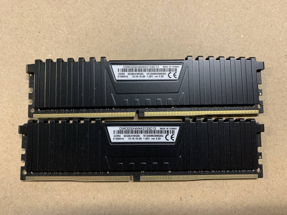 A1-1★中古品 BIOS確認 デスクトップPC用 メモリーVENGERNCE CMK32GX4M4A2133C13 DDR4 8GBx2★の画像1