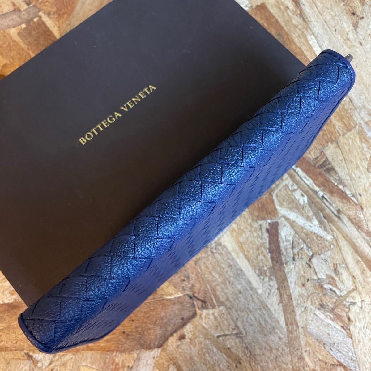 ★【美品！希少！】 BOTTEGA VENETA ボッテガヴェネタ イントレチャート ロングウォレット 長財布 男女 ネイビー系の画像5