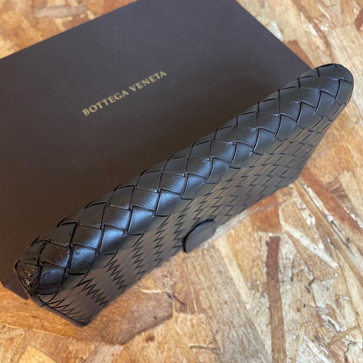 ★【良品！希少！】 BOTTEGA VENETA ボッテガヴェネタ イントレチャート 二つ折り コンパクト男女 小銭入れ有り ダークブラウンの画像4