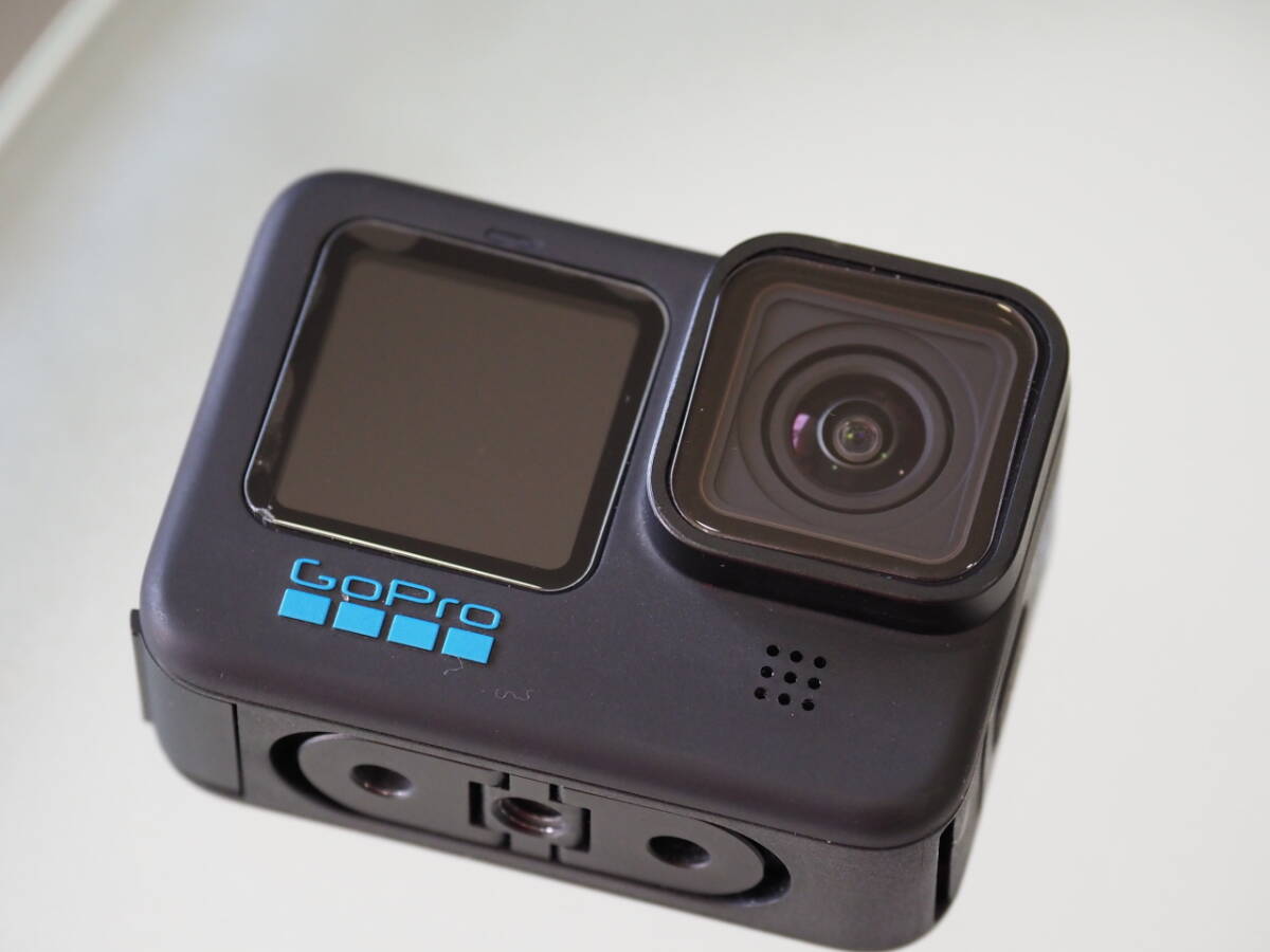 中古GoPro HERO 10 ホリデー・トラベル・ギフトボックス 予備バッテリーなどサードメーカー品あります。の画像2