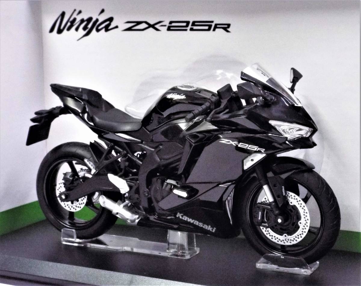 【アオシマ】1/12 カワサキ ニンジャ ZX-25R 2020年 メタリックスパークブラック（ 商品№ 109717)の完成バイクモデル_画像3