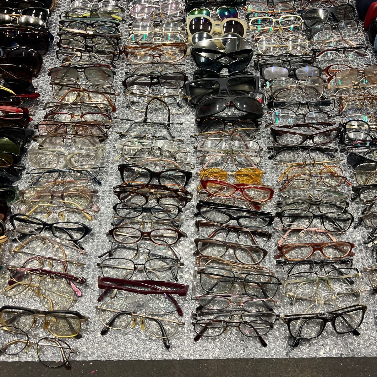  sunglasses glasses large amount approximately 400 piece and more summarize Junk 