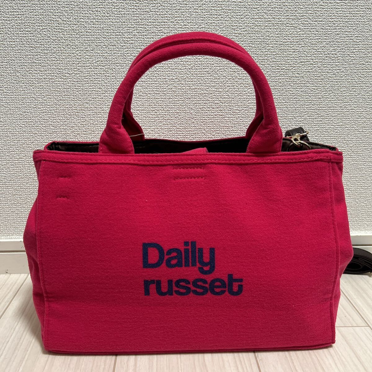 新品未使用 Daily russet デイリーラシット 2way ショルダーバッグ トートバッグ ハンドバッグ 布地 レッド ピンク ロゴ 軽量 ブランド