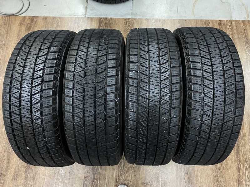 アルファード ヴェルファイア 純正 30系 ハイブリッド 225/60R17 ブリヂストン ブリザック DM-V3 2019年 ハリアー エスティマ