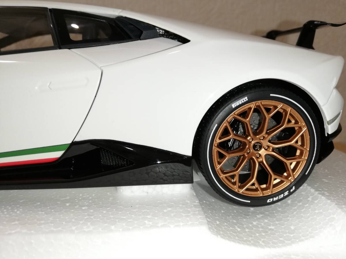*AUTOart lamborghini HURACN PERFORMANTEula can Performante Auto Art Lamborghini 1/18