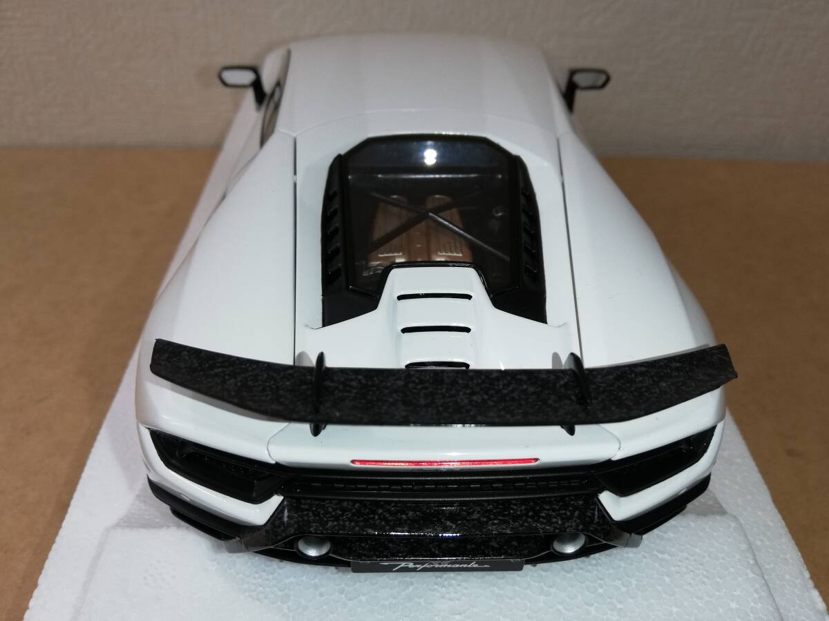 ☆AUTOart lamborghini HURACN PERFORMANTE ウラカン ペルフォルマンテ オートアート ランボルギーニ 1/18の画像9