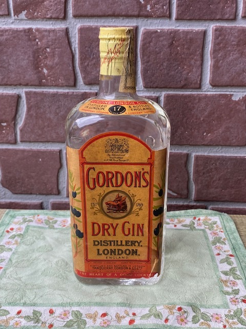 【古酒】未開栓 GORDON'S DRY GIN ゴードンドライジン ティンキャップ オールドボトルの画像1