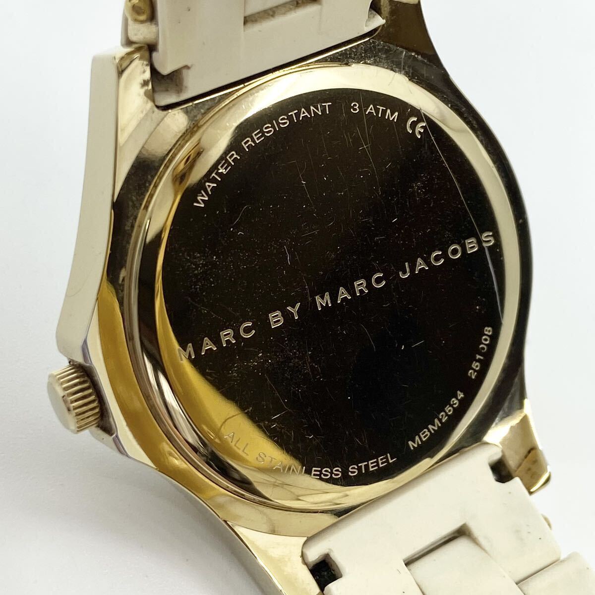 箱付き MARC BY MARC JACOBS 腕時計 ストーンベゼル ロゴ文字盤 クォーツ quartz ゴールド 金 マークバイマークジェイコブス Y809