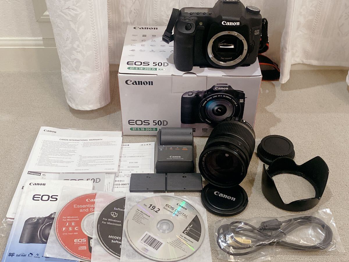 Canon EOS 50D EF-S 18-200mm 1:3.5-5.6 IS EW-78D デジタル一眼レフ カメラ キヤノン レンズ の画像1