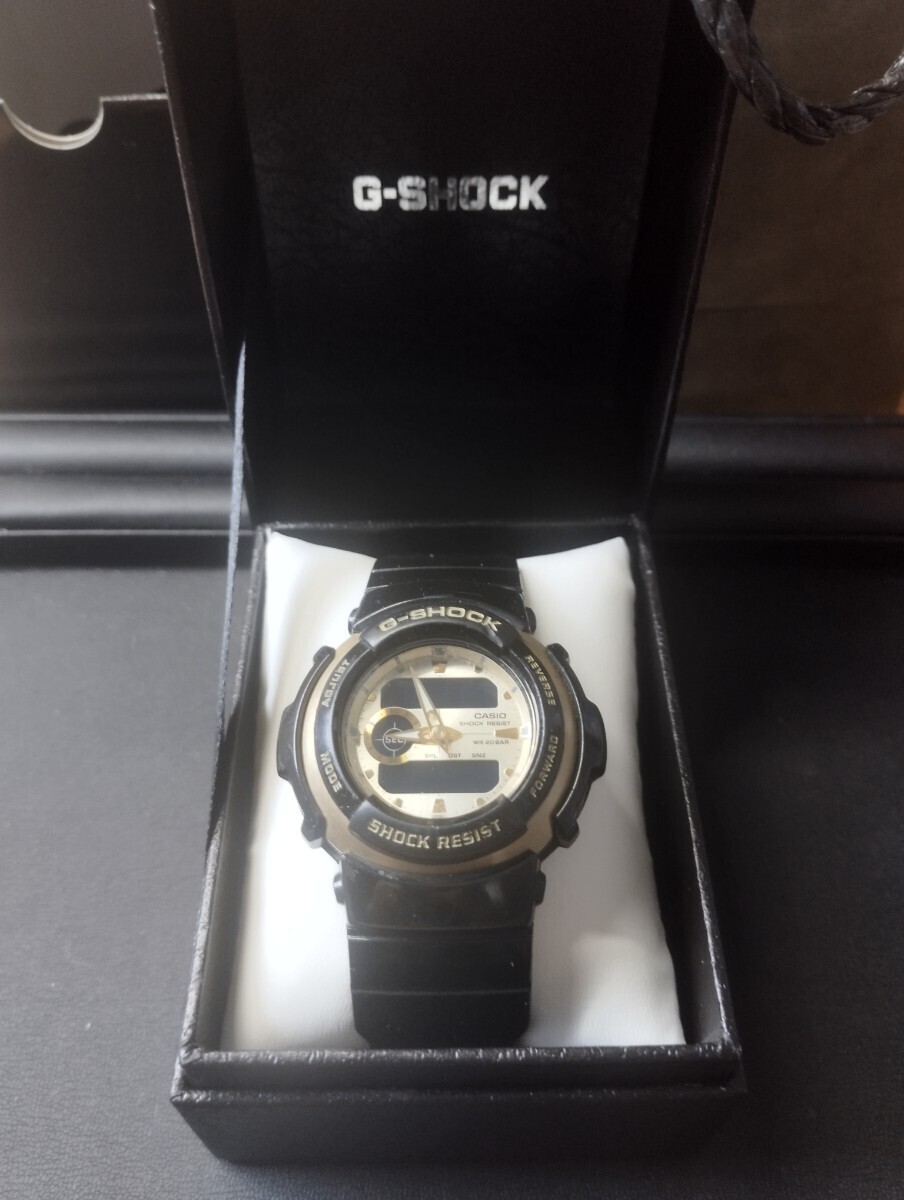 ◆CASIO カシオ G-SHOCK 3750 20BAR G-300G◆ ブラック+ゴールド カジュアル Gショック ジーショック ★腕時計 ジャンク_画像2