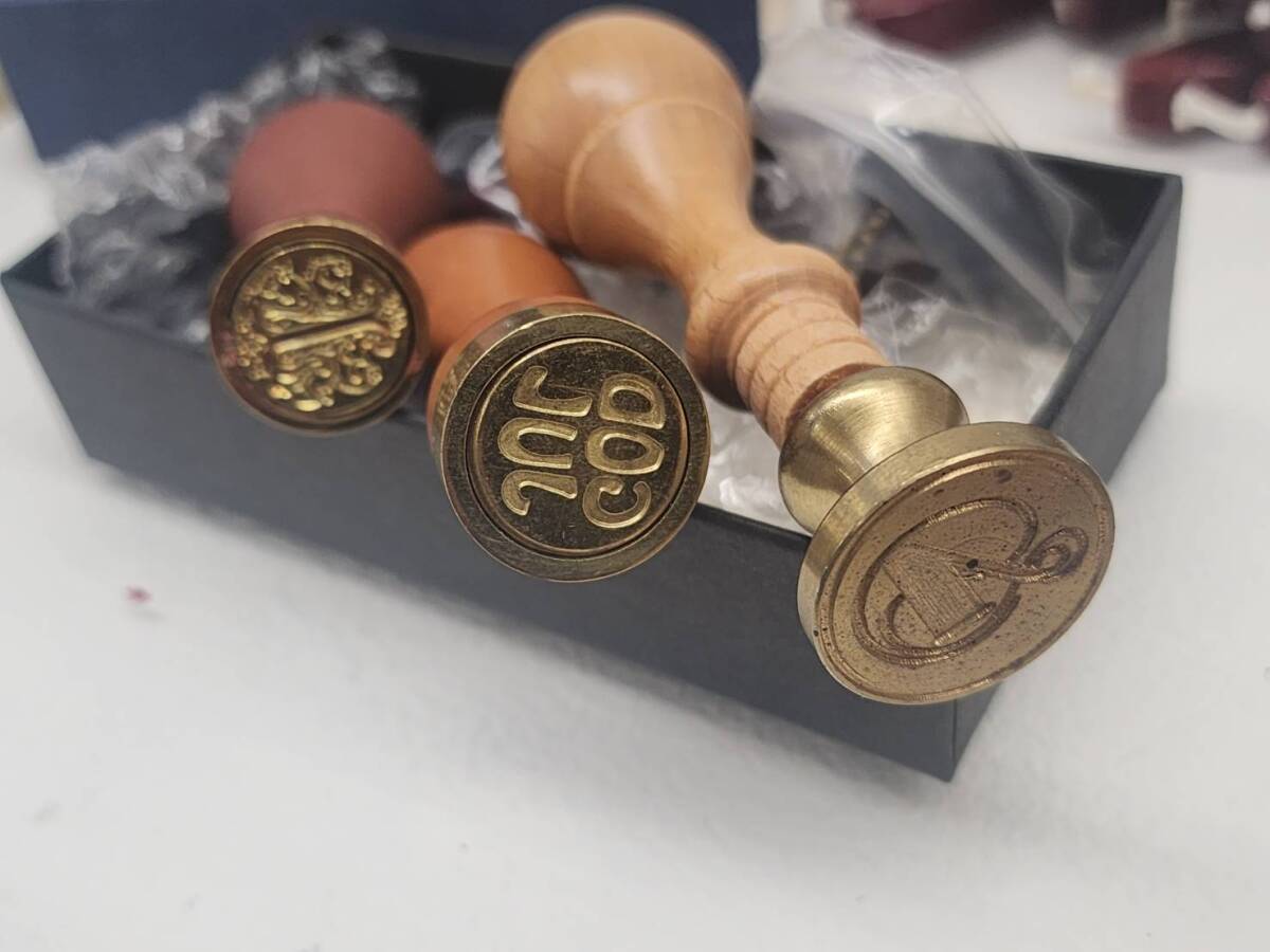 H R60403 sealing stamp set sealing wax together set letter . seal .. type pushed . antique present condition delivery 