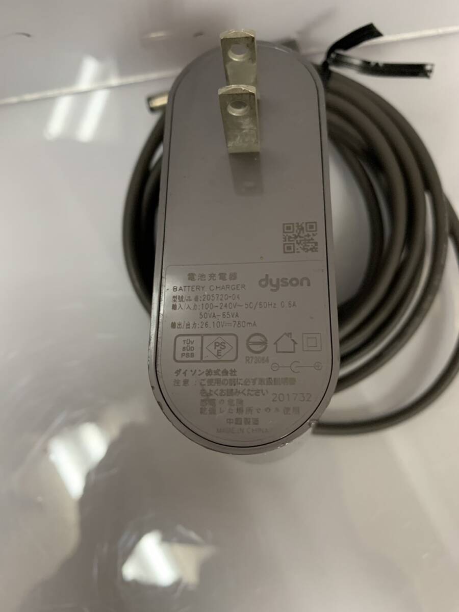 R60412 dyson ダイソン コードレスクリーナー 掃除機 V6 fluffy 2019年製 充電アダプター付きの画像6