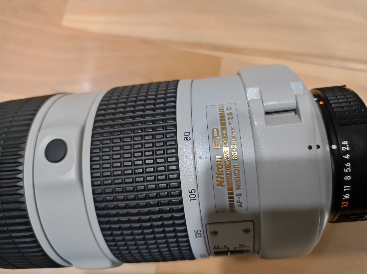 ニコン AF-S 80-200/2 8 ED IF D ライトグレー 白レンズ Nikon ニコン AF-S 80-200/2 8 ED IF D ライトグレー 白レンズ Nikon