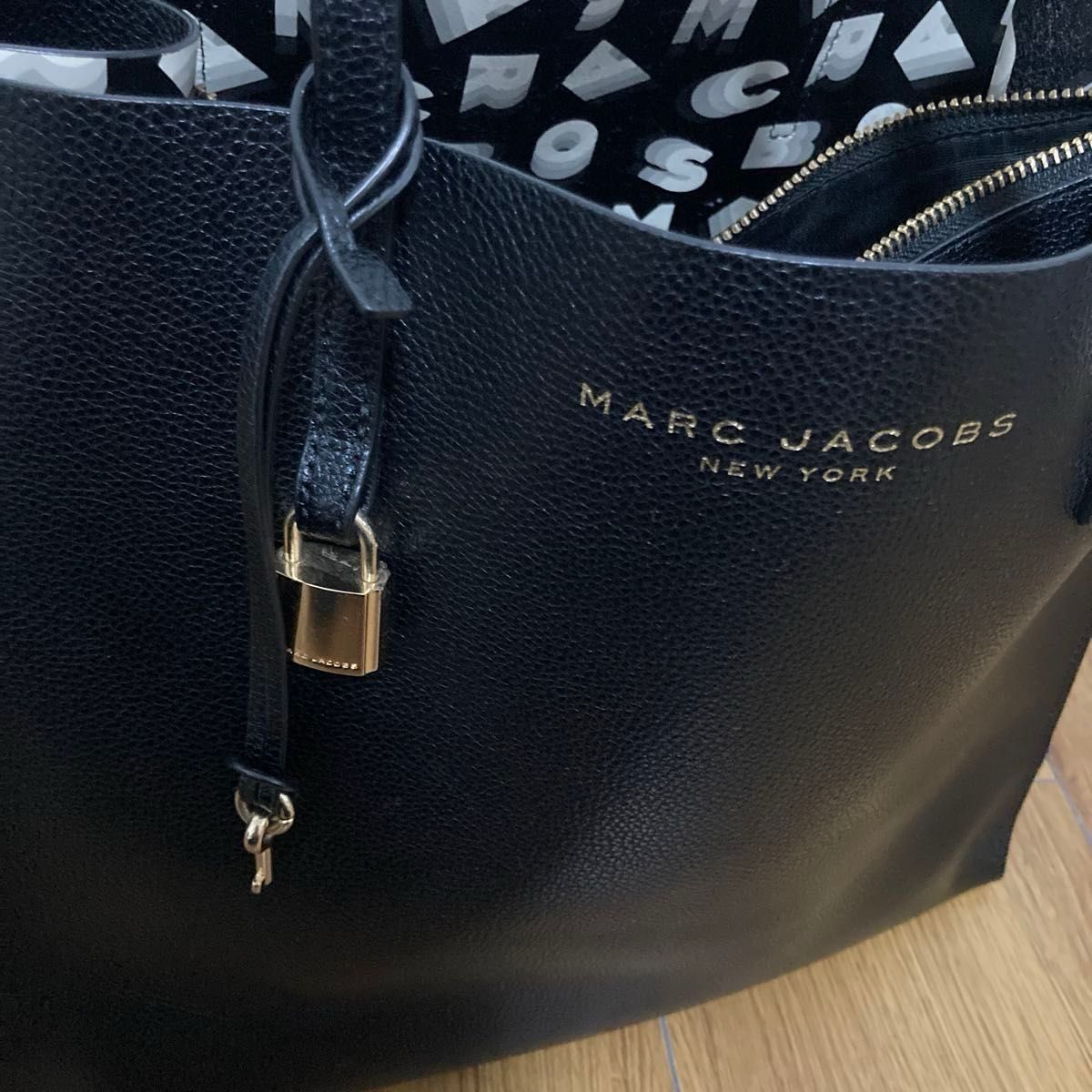 MARC JACOBS マークジェイコブス トートバッグ レザー ブラック A4対応