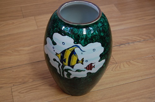 F　九谷焼　花瓶　花器 壷　熱帯魚 サンゴ　S46.8.20　高さ約30ｃｍ_画像1