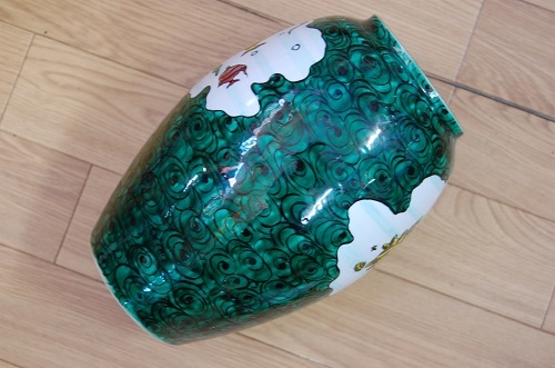 F　九谷焼　花瓶　花器 壷　熱帯魚 サンゴ　S46.8.20　高さ約30ｃｍ_画像3