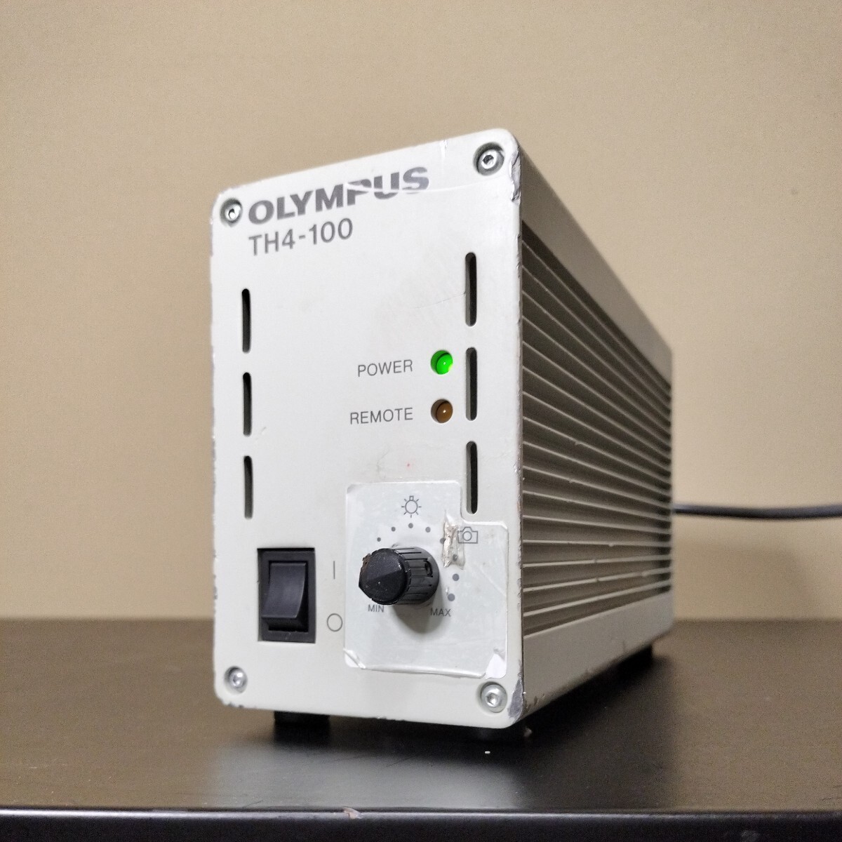 OLYMPUS オリンパス TH4-100 顕微鏡 光源装置用電源 100V 動作 OLYMPUS オリンパス TH4-100 顕微鏡 光源装置用電源 100V 動作