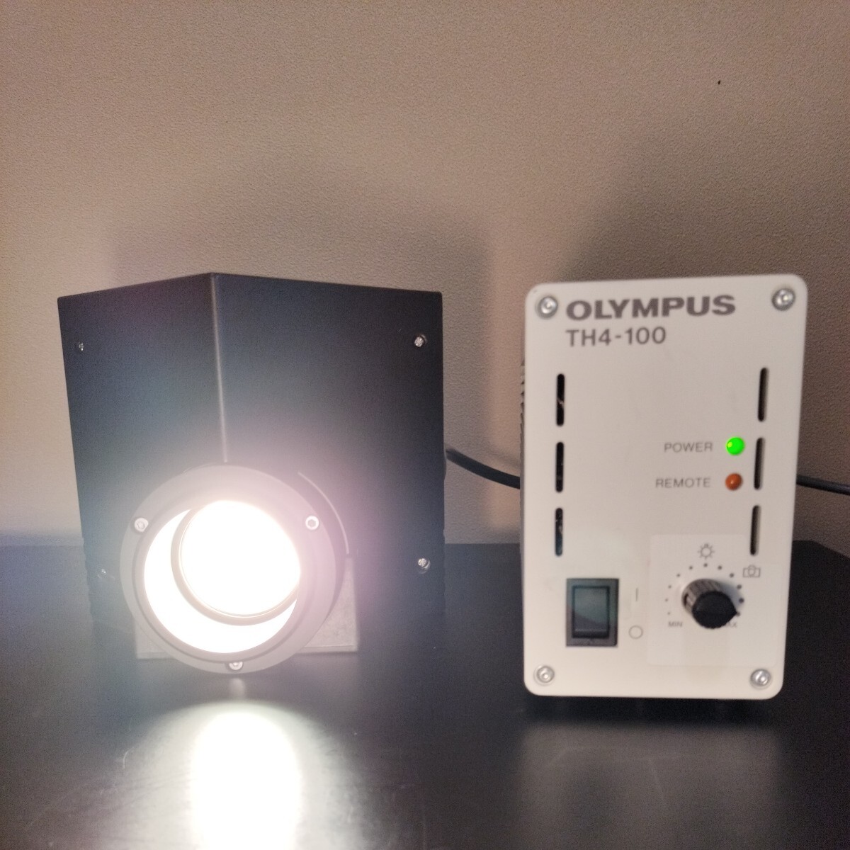 OLYMPUS Olympus микроскоп для источник света оборудование источник питания оборудование приложен лампа house TH4-100 U-LH100 100v 150w рабочее состояние подтверждено 