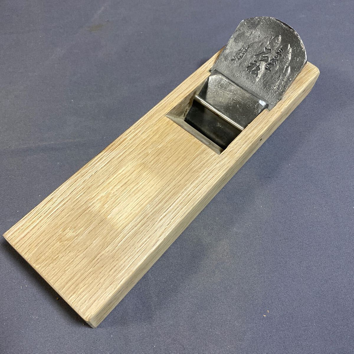 即決 三度笠 石松 平鉋 身幅65mm 即使用可 japanese plane woodwork №7432