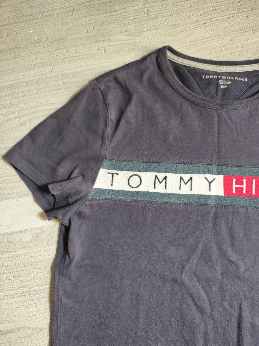 トミーヒルフィガー ロゴ刺繍Tシャツ ブラックネイビー　Sサイズ