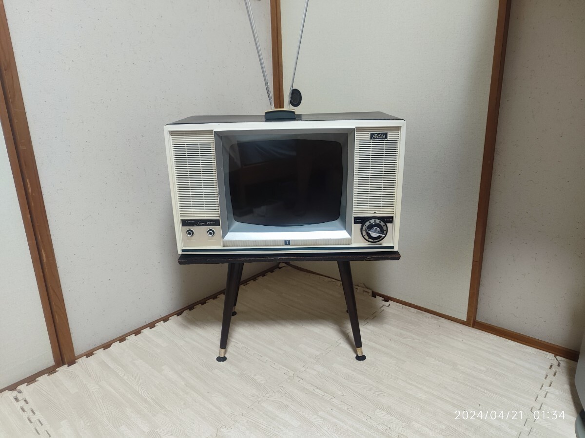 【希少】昭和レトロ 東芝真空管テレビ改造品 専用テーブル付 地デジ見れます。アンティーク 当時物の画像1