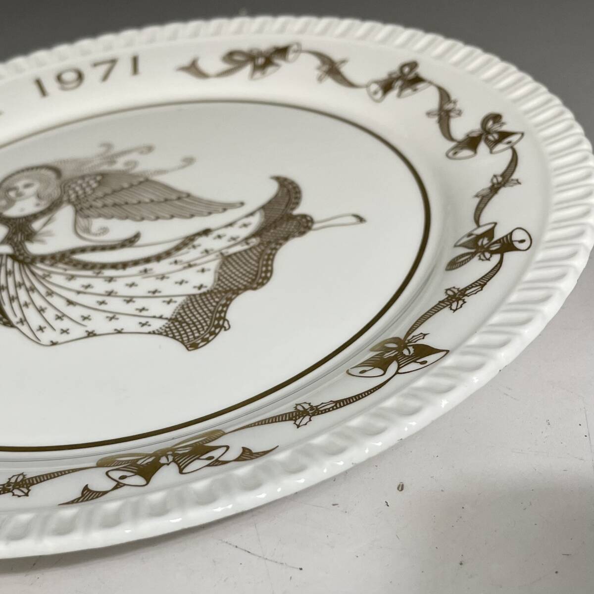 ut28/22 SPODE スポード クリスマスプレート 1971年 金彩 ホワイト 英国 洋食器 西洋 プレート ディッシュ 皿 平皿○の画像4