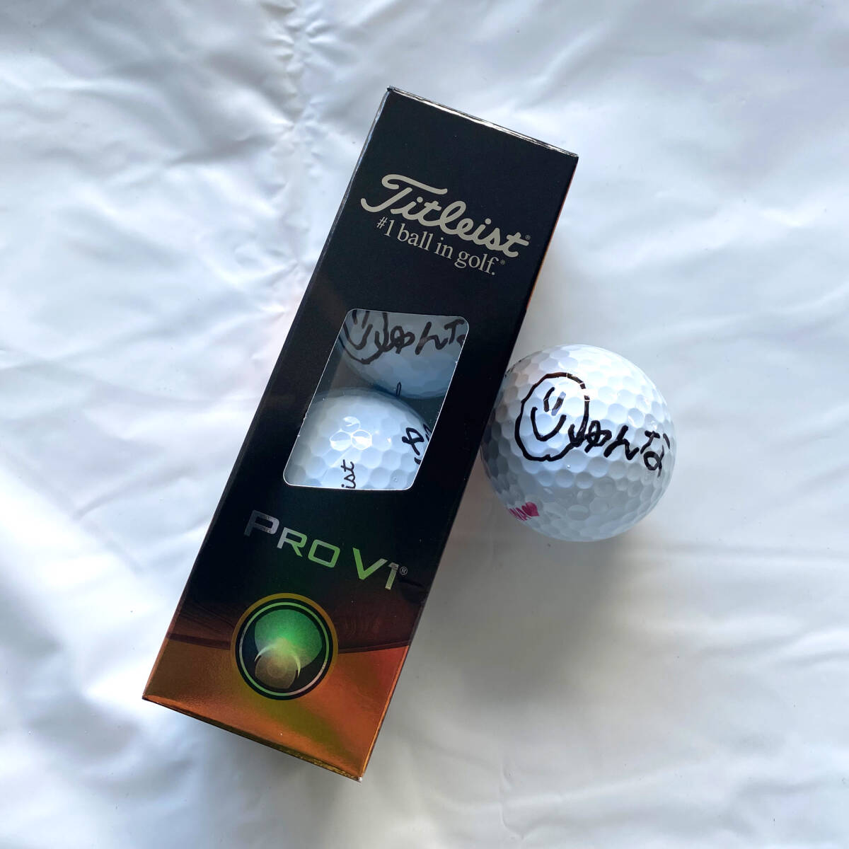 #45【KKT杯バンテリンレディスオープン チャリティー】奥山 純菜プロ 直筆サイン入り Titleist ボールの画像2