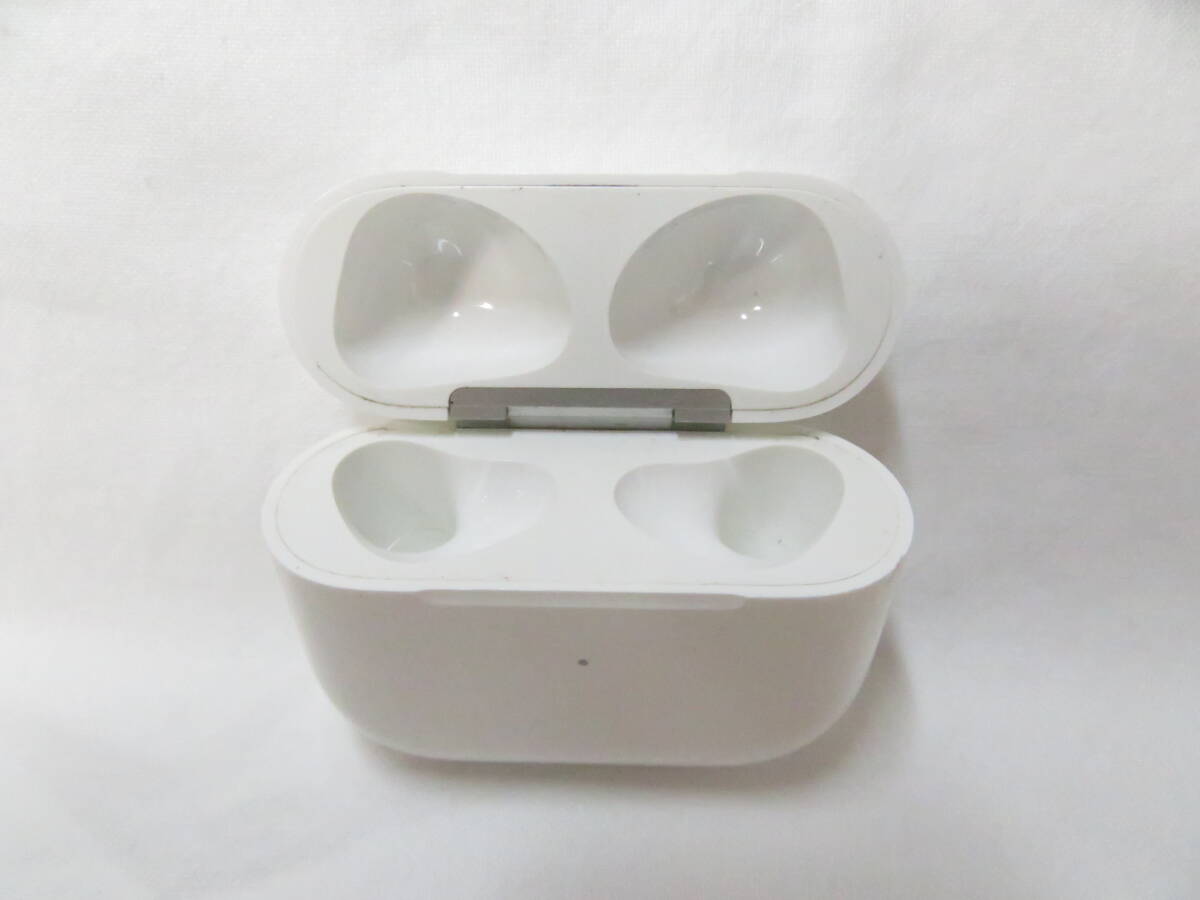 4J383MZ◎充電ケースのみ　Ａpple AirPods 第3世代 ケース A2566 イヤホン無し◎中古品【送料無料】