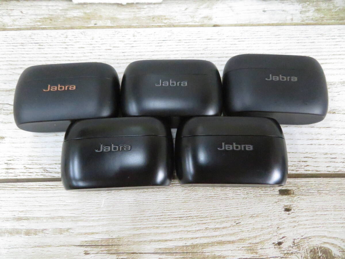4J548MZ◎充電ケースのみ Jabra　Elite75ｔ（4点）　Elite Active 75t(1点）　ワイヤレス イヤホン　Bluetooth 計5点セット◎中古品_画像2