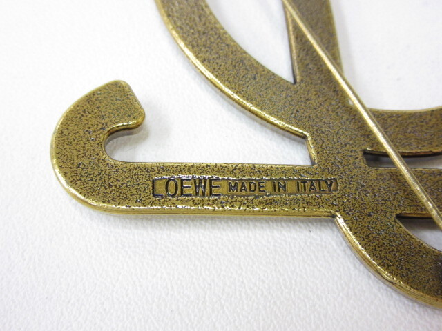 4D403NZ*LOEWE Loewe дыра грамм брошь поддельный жемчуг дизайн Италия производства застежка с дефектом * б/у 