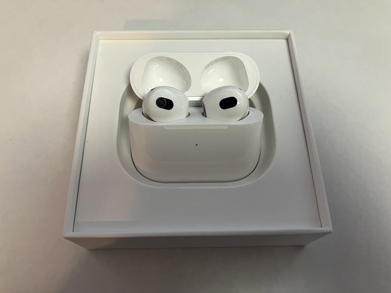 FK357 AirPods 第3世代 MME73J/A 箱あり_画像1
