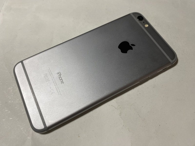 IG905 au iPhone6Plus 16GB スペースグレイ ジャンク ロックOFFの画像2