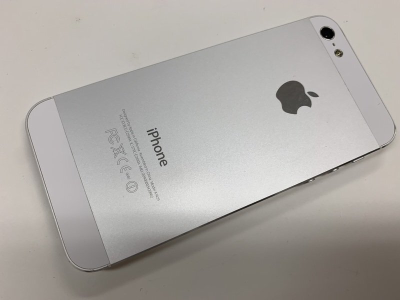 JK586 SoftBank iPhone5 ホワイト 32GB 判定○ ジャンク ロックOFF_画像2