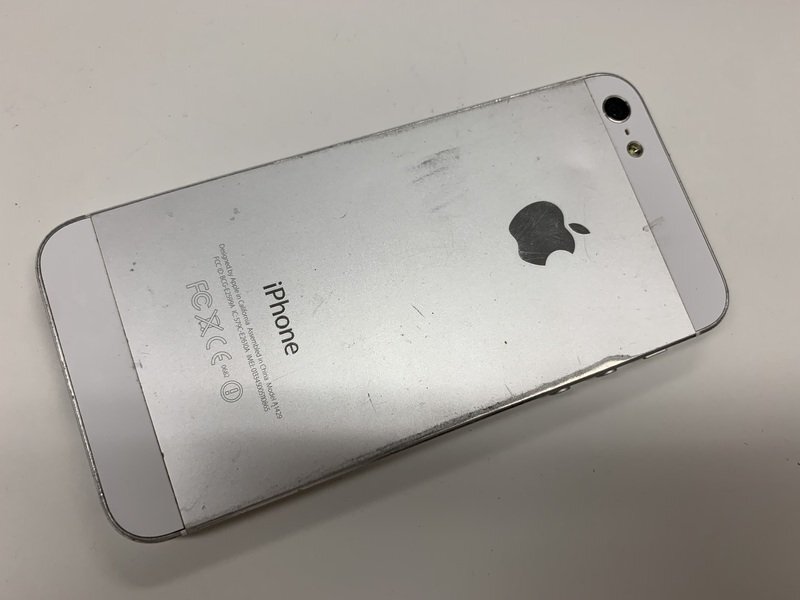JL023 SoftBank iPhone5 ホワイト 32GB 判定○ ジャンク ロックOFFの画像2