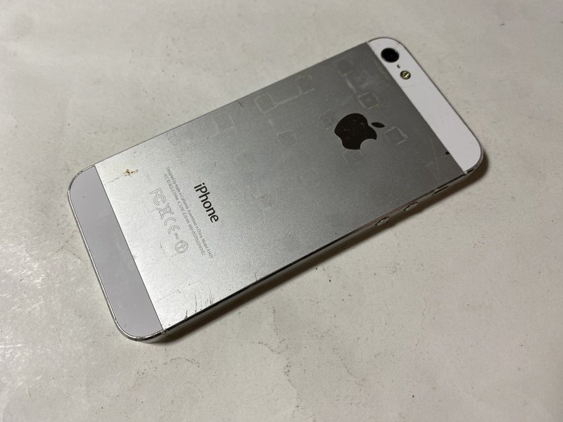 IH088 SoftBank iPhone5 32GB ホワイト ジャンク ロックOFF_画像2
