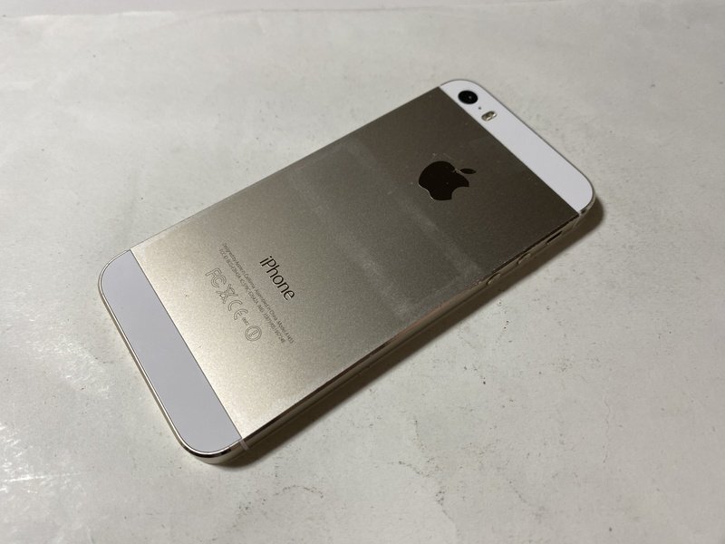 IH215 docomo iPhone5s 16GB ゴールド ジャンク ロックOFFの画像2