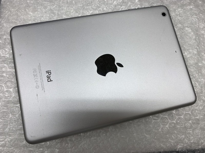 JL796 iPad mini 第2世代 Wi-Fiモデル A1489 シルバー 16GB ジャンク ロックOFF_画像2