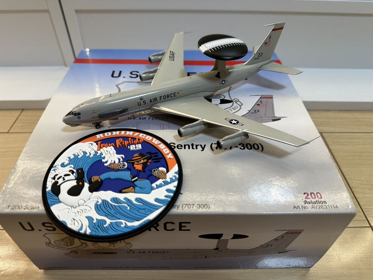 超レア 1/200 aviation200 USAF E-3C Sentry 707-300 嘉手納基地 パッチ付き Gemini Inflight200_画像1