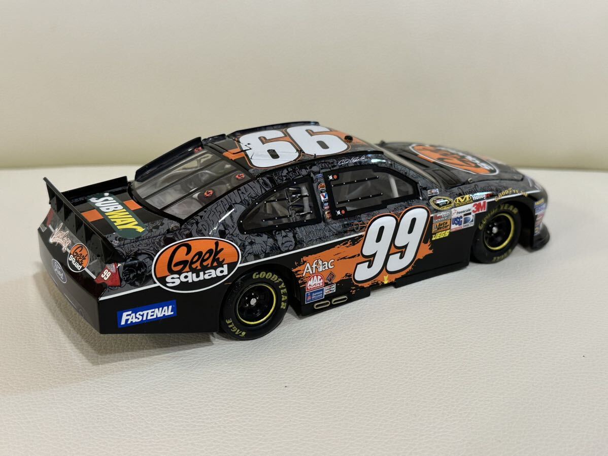 1/24 NASCAR Carl Edward’s Best Buy Geek Squad Ford Fusion カールエドワーズ ナスカーダイキャストミニカー_画像2