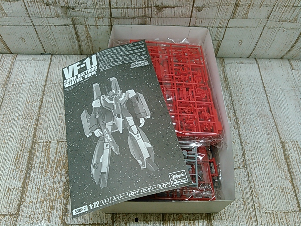 He783-100♪♪【80】未組立 ハセガワ 1/72 VF-1J スーパー バトロイド バルキリー ミリアの画像2