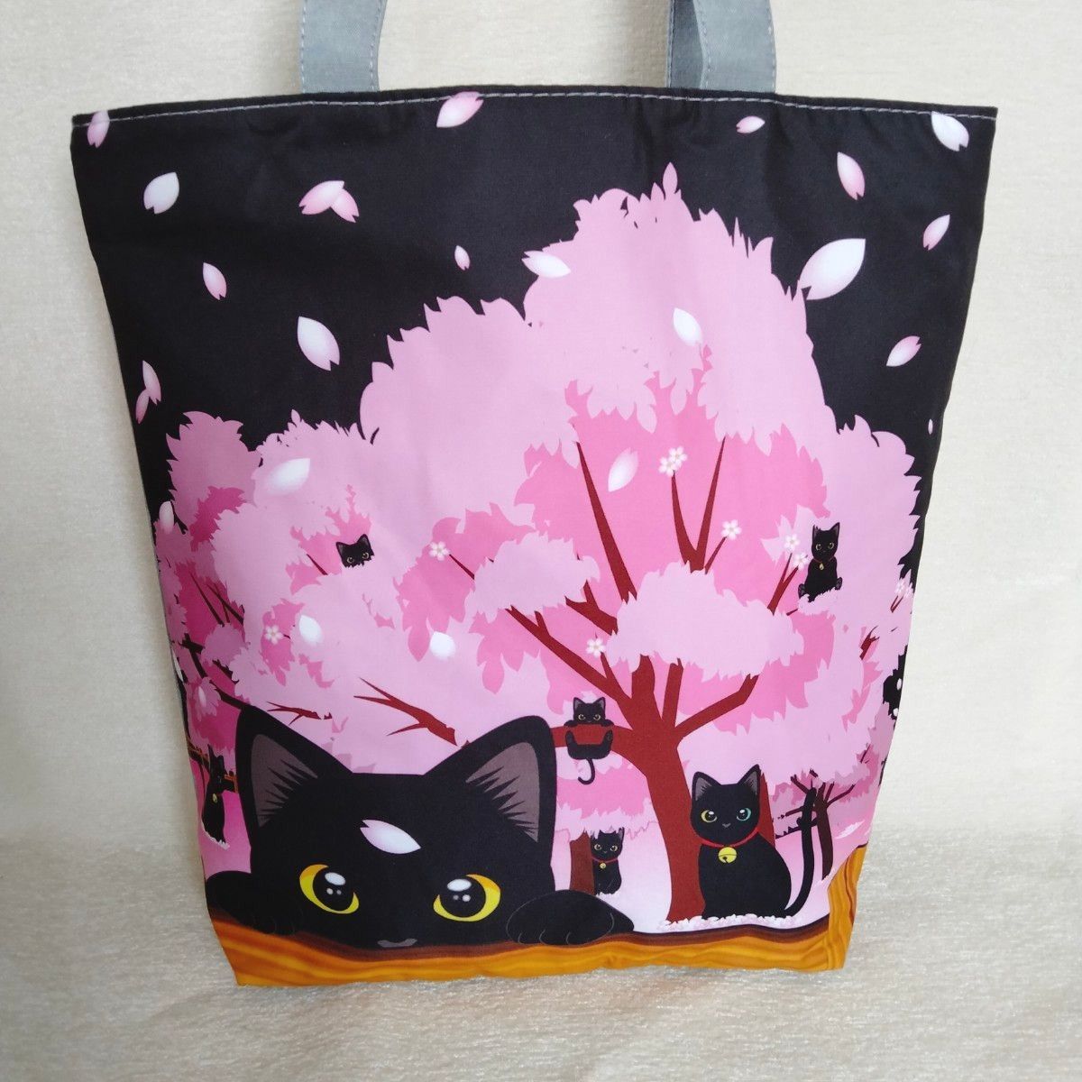 ◆黒猫と夜桜【トートバッグ 】サクラ　ピンク　ファスナー式　エコバッグ　24時間以内発送　匿名配送　ショッピング　猫　ねこ　ネコ
