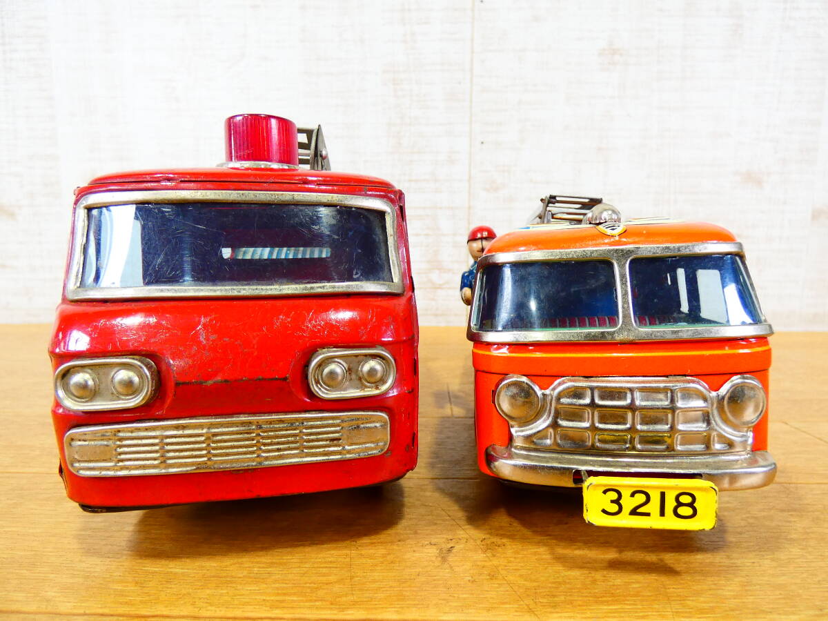 ◎ジャンク 当時もの レトロ玩具 ヨネザワ/米澤玩具 ブリキ玩具 消防車両/ハシゴ車 ２台セット まとめて 全長約30cm 昭和レトロ ＠80(3)の画像2