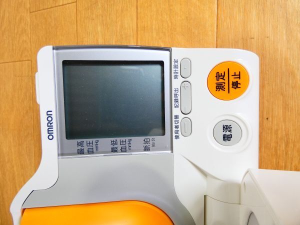 *OMRON Omron on arm type automatic digital hemadynamometer HEM-1000 spot arm * battery cover lack of operation goods @80